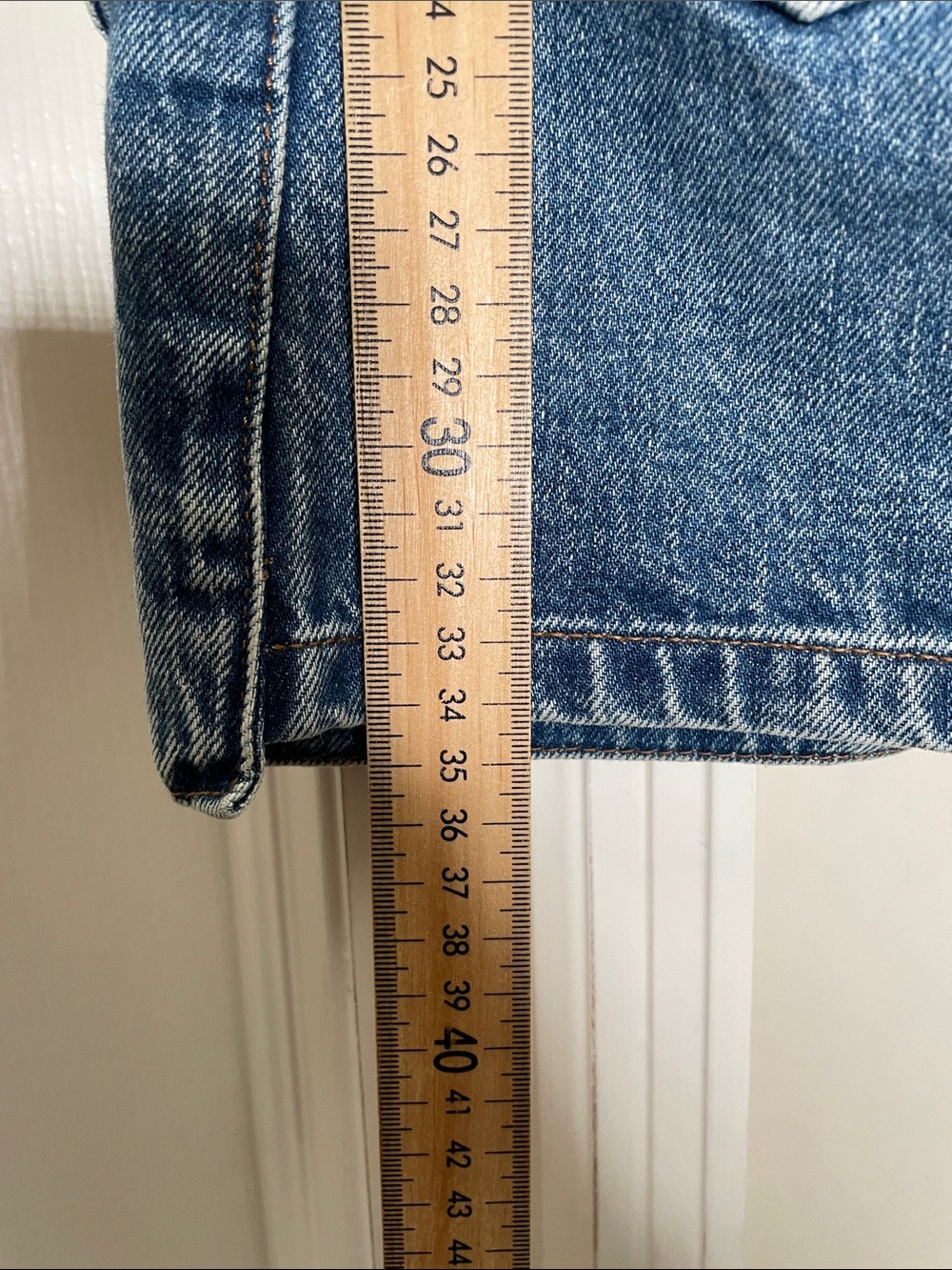 Aritzia Denim Forum 90 mid-rise Cargo Mini Shirt - Blue - 23 - Picture 4 of 9